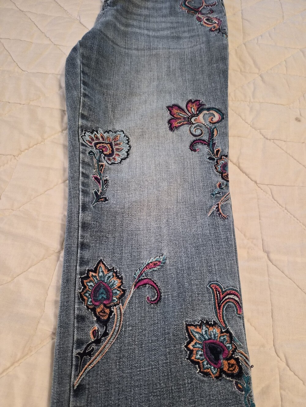 Chico's Flora Embroidered 'The Platinum Crop' Jeans - Size 12 (Chicos Size 2) - Picture 7 of 12